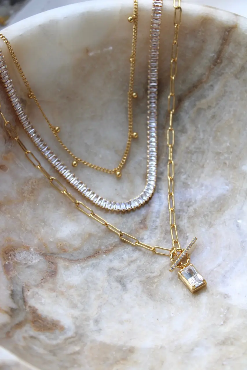 elegant gold necklace