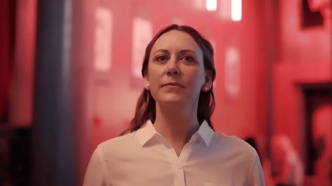 A woman about to use the Popmenu app.