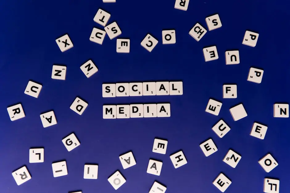 Scrabble tiles spelling ‘Social Media’ on a blue background, ideal for digital marketing themes.