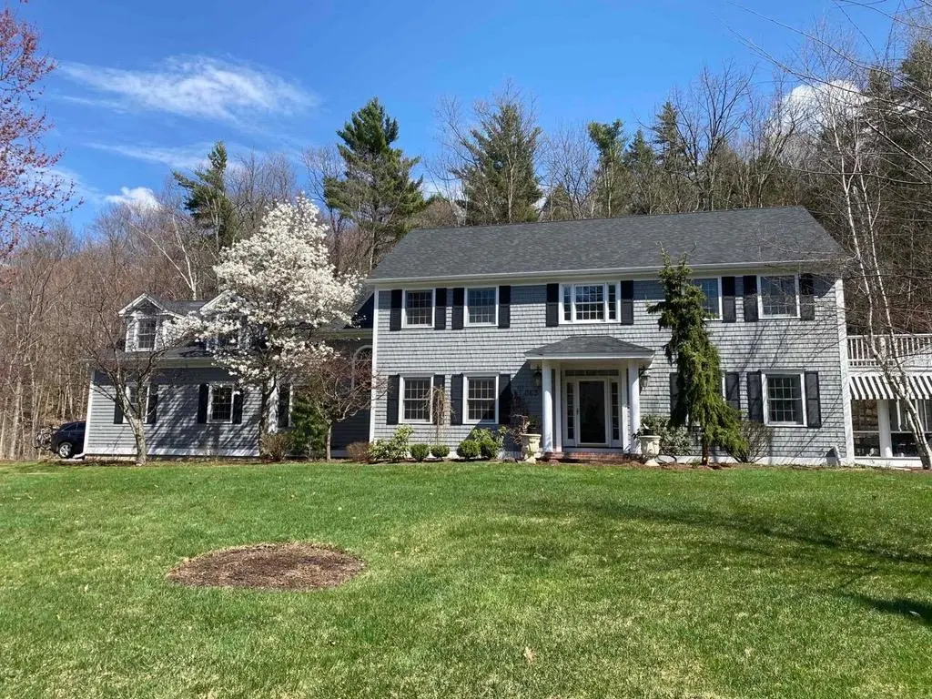 Roofer Near Me in Shelburne