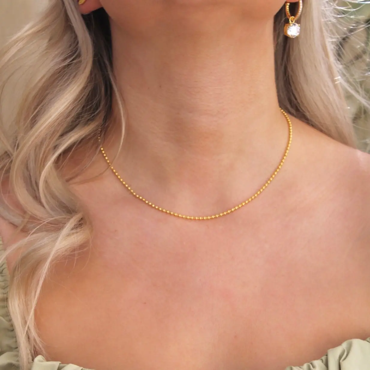 dainty gold necklace